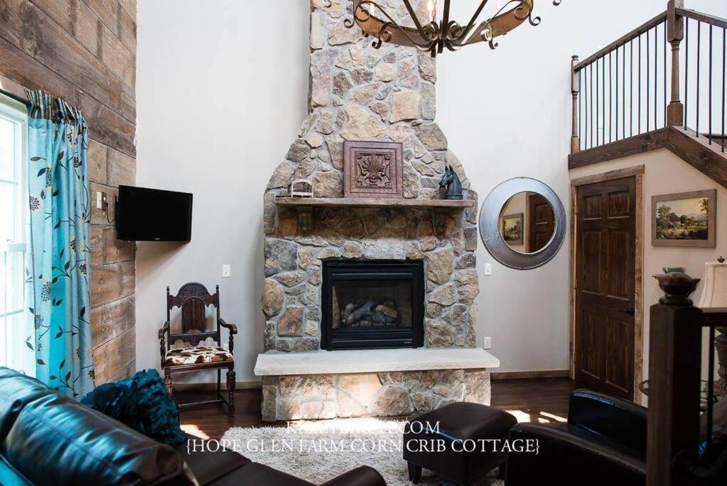 Corn Crib Cottage Barn And Villa At Hope Glen Farm Cottage Grove 外观 照片