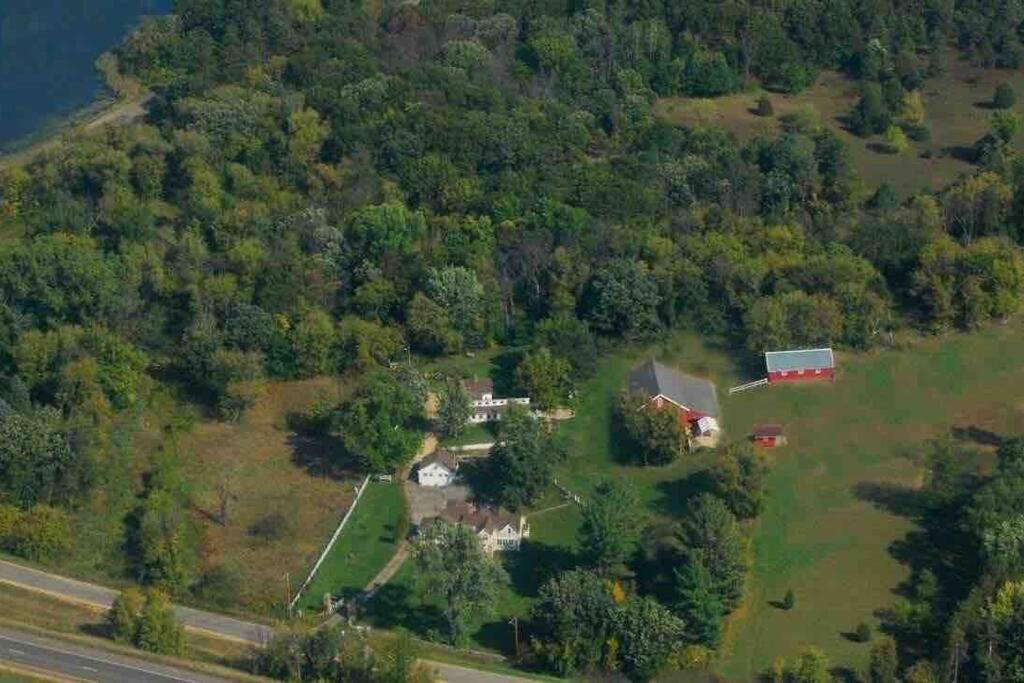 Corn Crib Cottage Barn And Villa At Hope Glen Farm Cottage Grove 外观 照片
