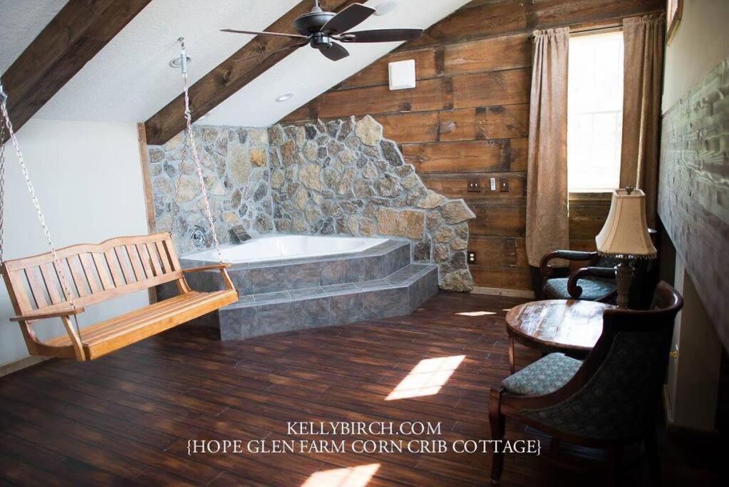 Corn Crib Cottage Barn And Villa At Hope Glen Farm Cottage Grove 外观 照片