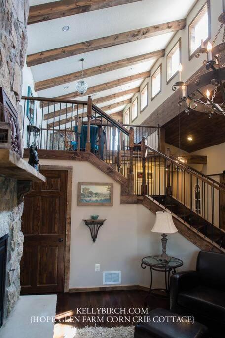 Corn Crib Cottage Barn And Villa At Hope Glen Farm Cottage Grove 外观 照片